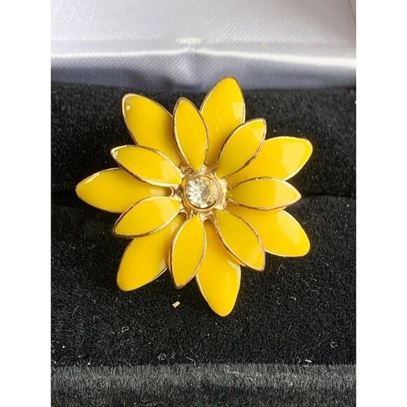 Vintage Yellow Sunflower Yellow Flower Ring Size 7 - Picture 1 of 7